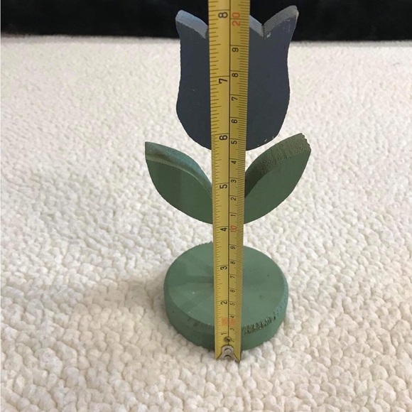 Wood Flower / Blue & Green Floral Tabletop Decor
Measures: 8” H x 3.5” W x 3.25” - Picture 5 of 9